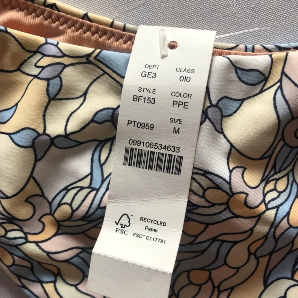 Active curved-waist cheeky bikini bottom in kaleidoscope print size M